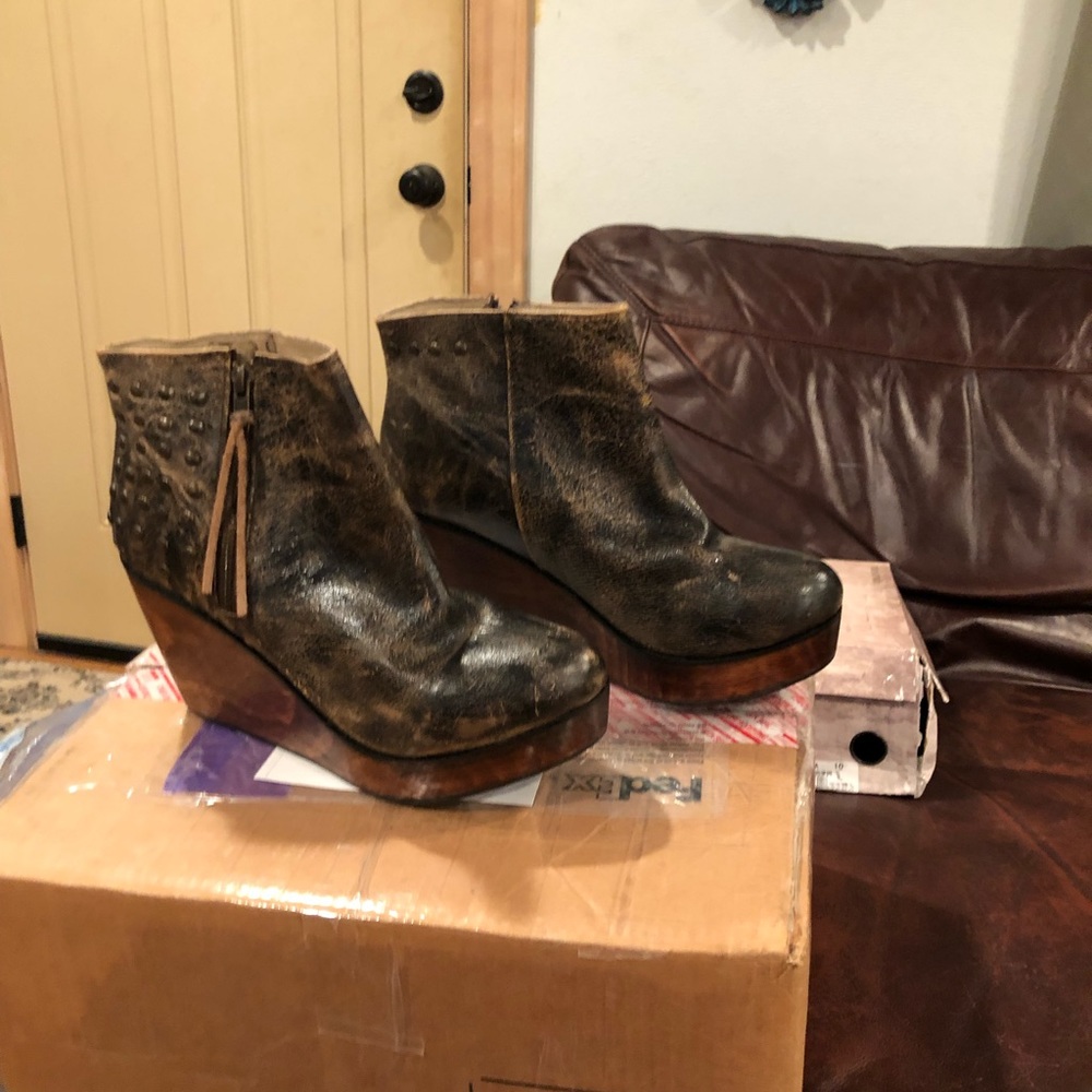 Bed Stu Distressed brown bootie wedge and fringe pull with stud detail - Picture 3 of 5